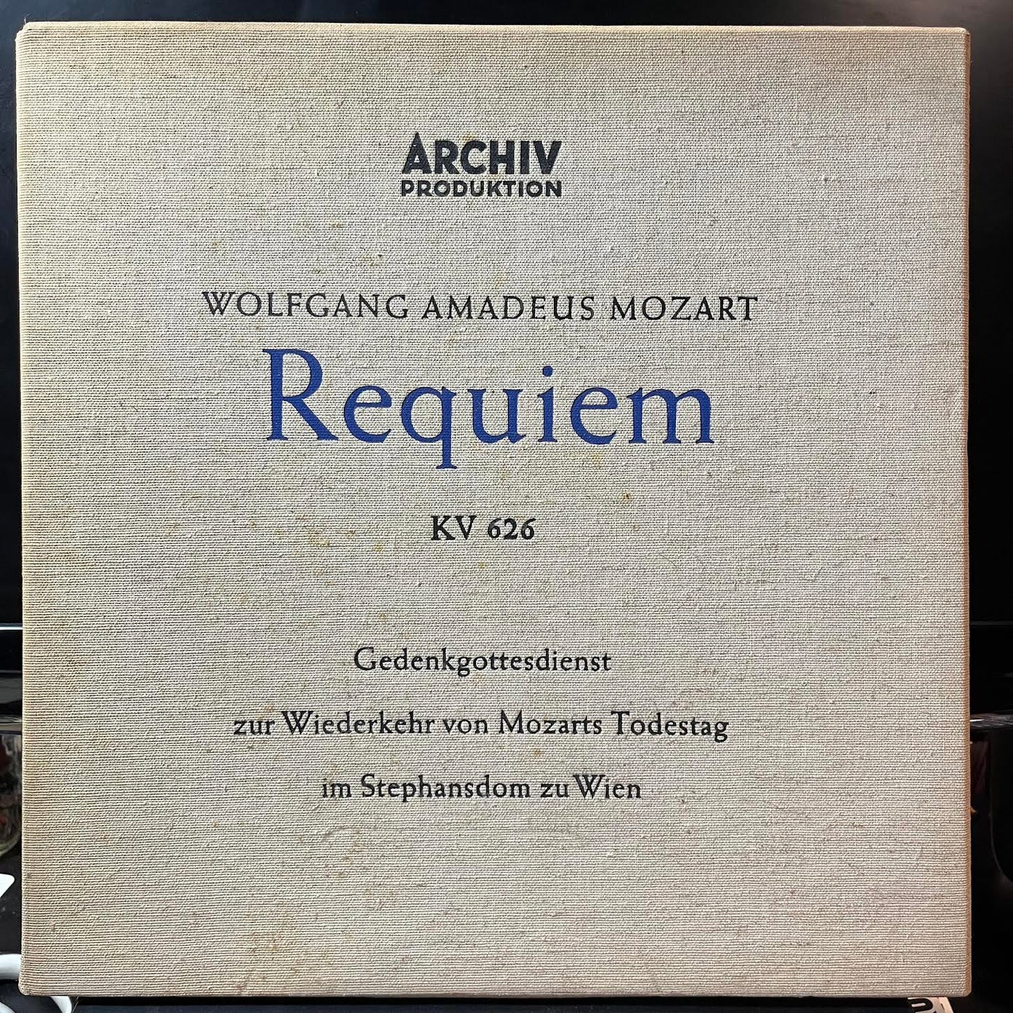 Wolfgang Amadeus Mozart - Requiem KV 626 (2 LP) *IMPORT BOX* | Near Mint (NM) Excellent (EX)-