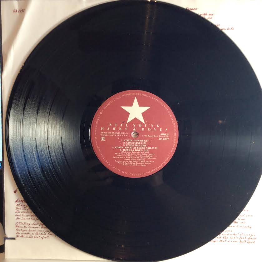 Neil Young - Hawks & Doves (VINYL) | Near Mint- (NM-) Excellent+ (EX+)-