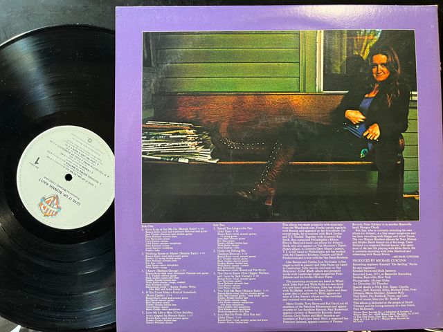 Bonnie Raitt - Give It Up (VINYL) | Near Mint (NM) Near Mint (NM)-