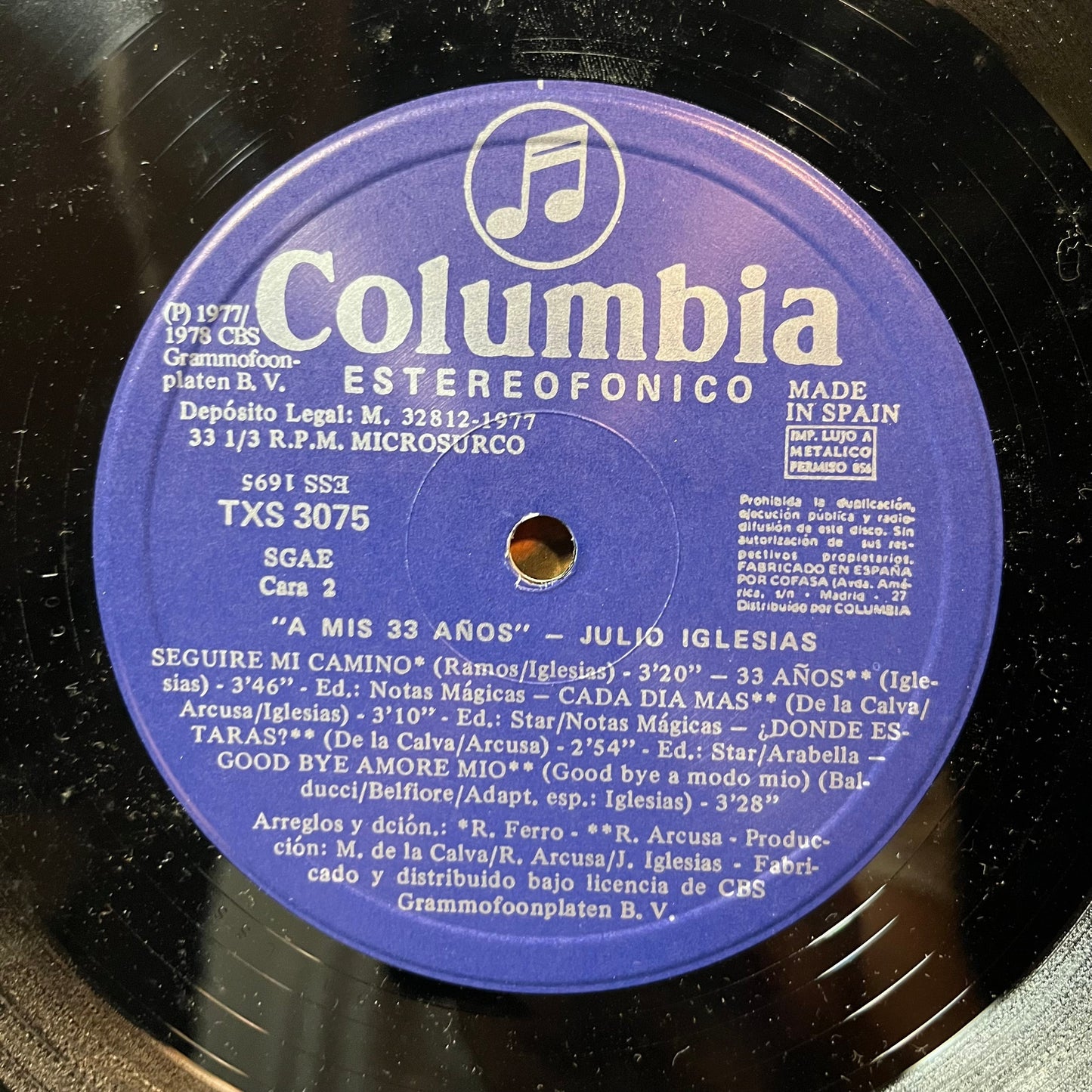 Julio Iglesias - A Mis 33 Años (VINYL LP COLUMBIA TXS 3075 1977) | USED Near Mint (NM or M-) Excellent+ (EX+)--