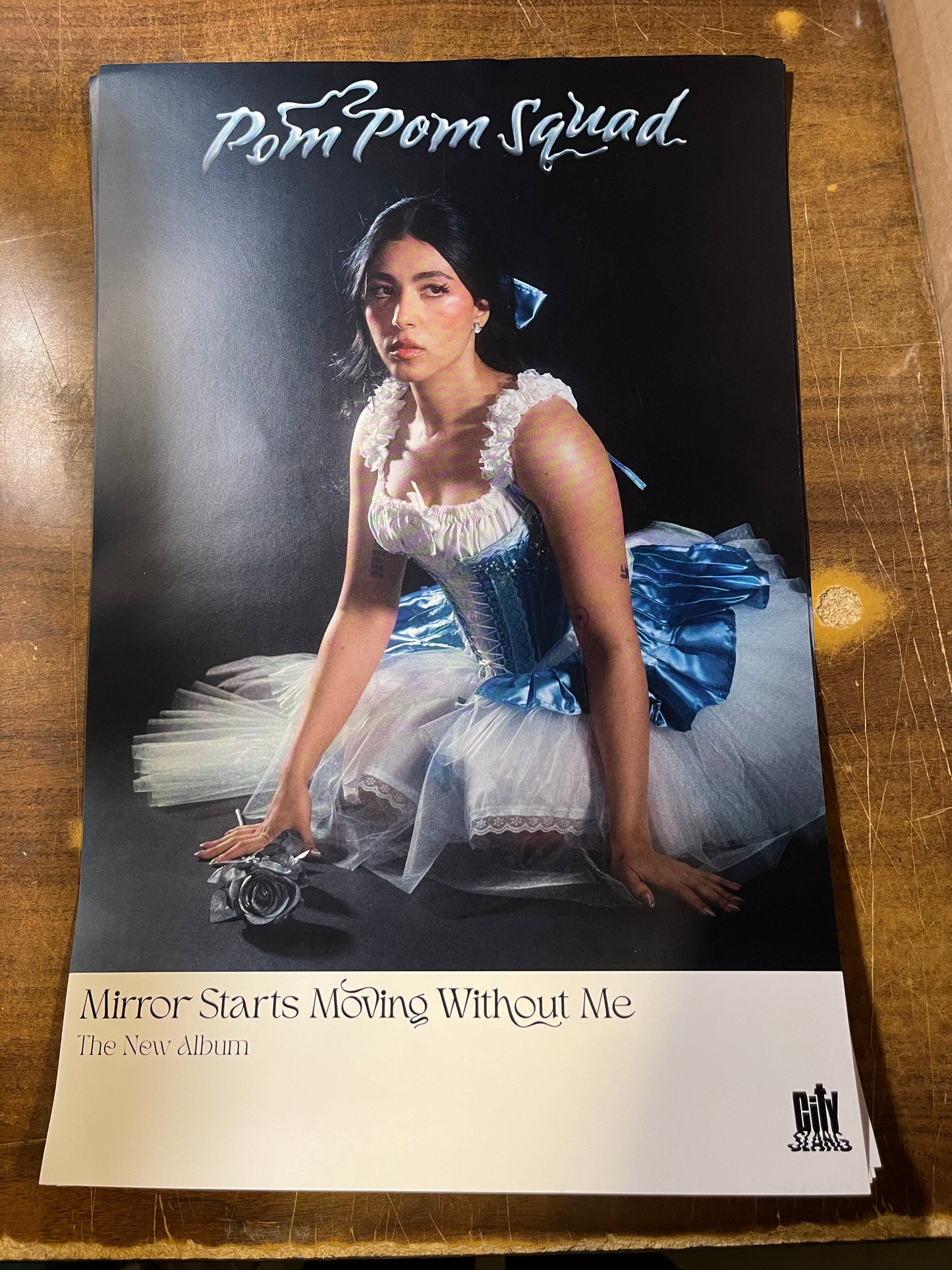 Pom Pom Squad - Mirror Starts Moving Without Me (POSTER 16X11) |-