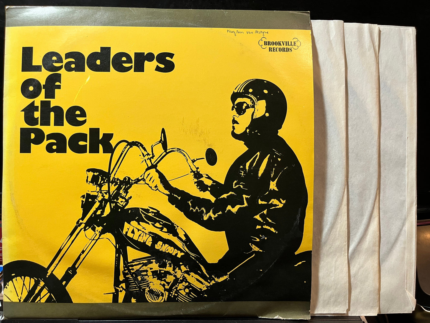 Various - Leaders Of The Pack 2839387 | Near Mint (NM) Near Mint (NM)--