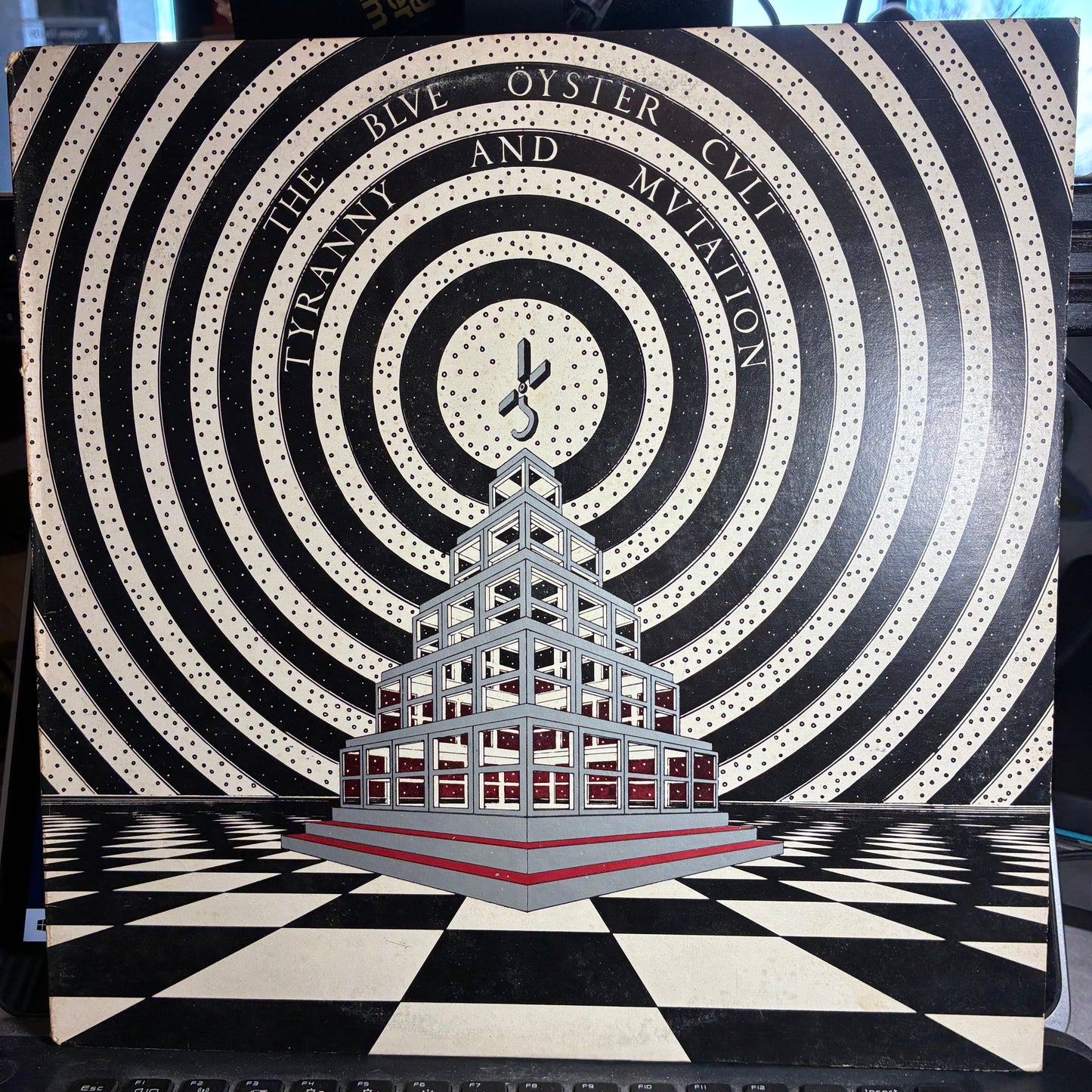 Blue Öyster Cult - Tyranny And Mutation (VINYL) | Very Good Plus (VG+) Very Good Plus (VG+)--